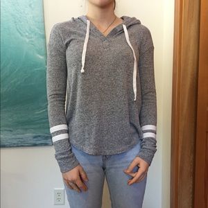 Women’s gray Hollister sweatshirt.